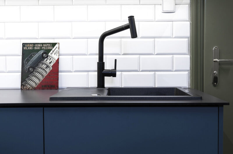 Laveo TORO Kihúzható zuhanyváltós csaptelep, fekete