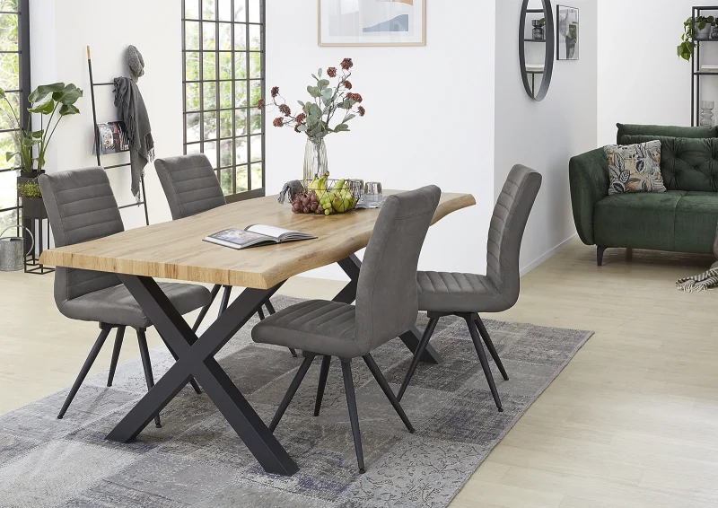 Hannes_szék_szürke_térben